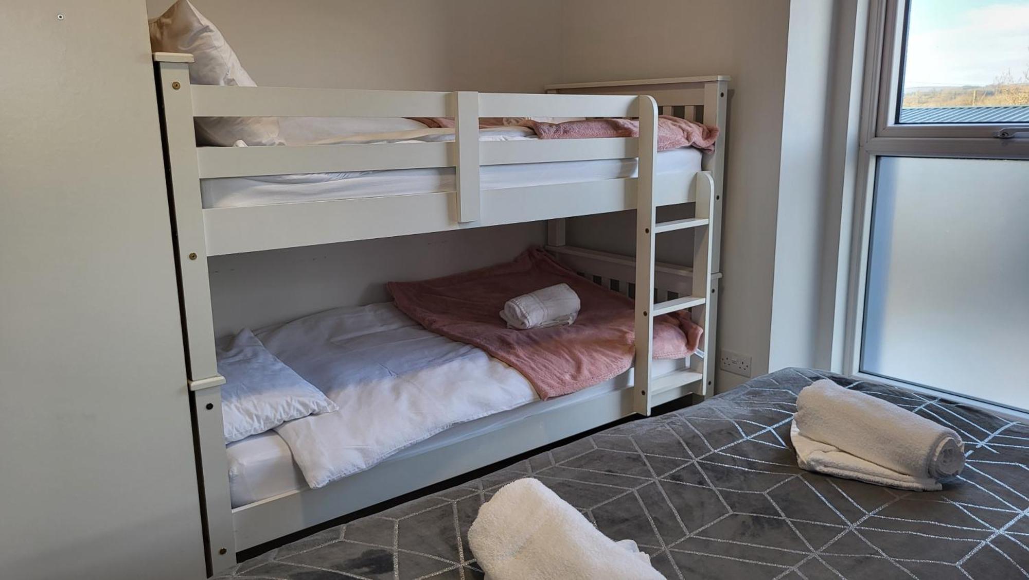 Trivia House Hostel Swanlinbar Εξωτερικό φωτογραφία